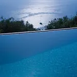 Vasso Sea View Residences *
