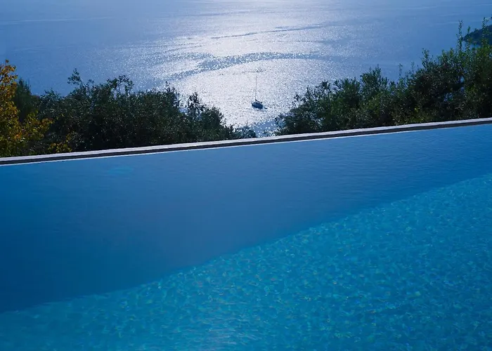 Vasso Sea View Residences *