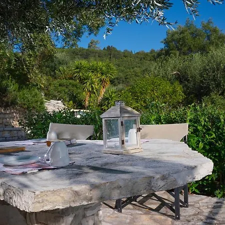 Vasso Sea View Residences *