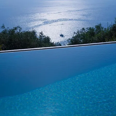 Vasso Sea View Residences *